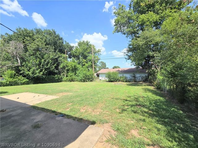 800 N 8th Street, Van Buren, AR 72956