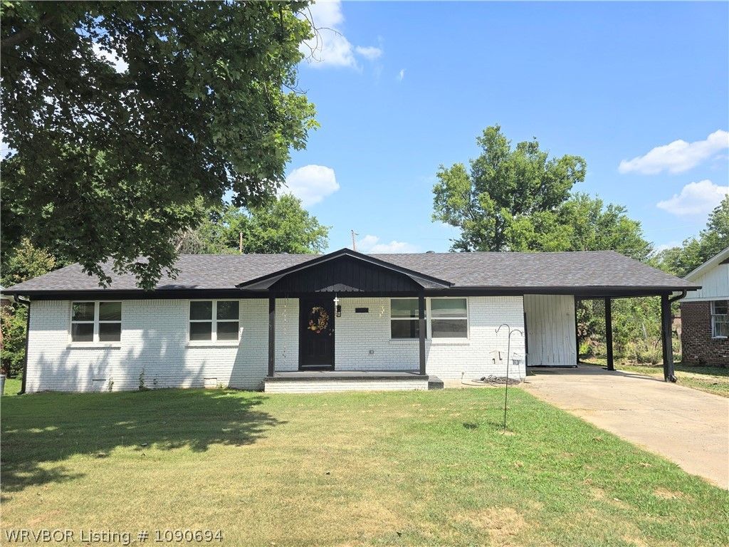 800 N 8th Street, Van Buren, AR 72956