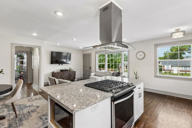 3221 Holbrook Dr, Nashville, TN 37211