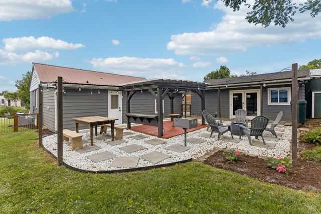 3221 Holbrook Dr, Nashville, TN 37211
