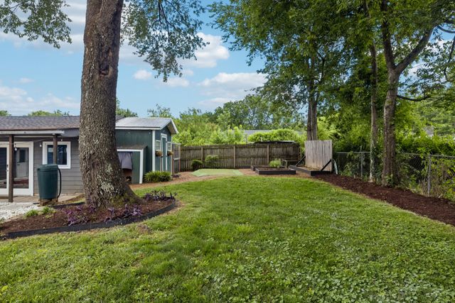 3221 Holbrook Dr, Nashville, TN 37211