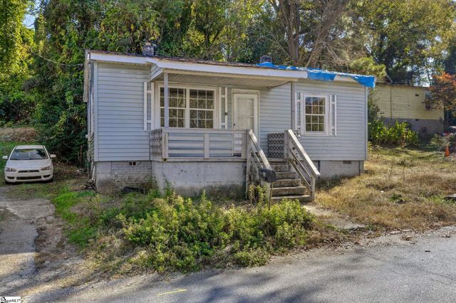 204 Hunters Court, Laurens, SC 29360