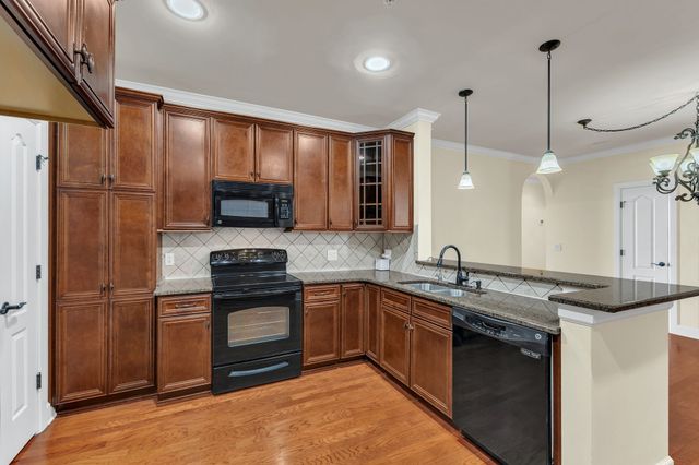 307 Seven Springs Way Apt 301, Brentwood, TN 37027