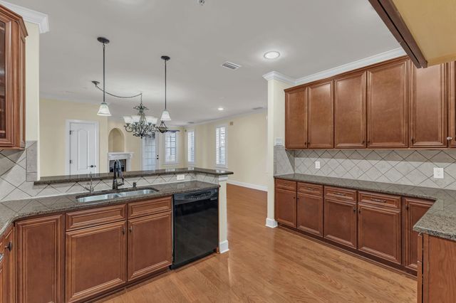 307 Seven Springs Way Apt 301, Brentwood, TN 37027