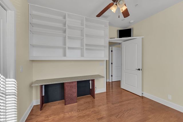 307 Seven Springs Way Apt 301, Brentwood, TN 37027