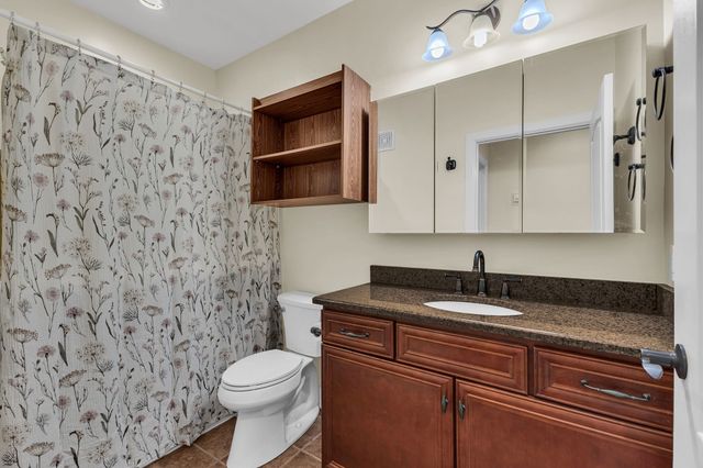 307 Seven Springs Way Apt 301, Brentwood, TN 37027