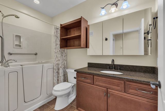 307 Seven Springs Way Apt 301, Brentwood, TN 37027