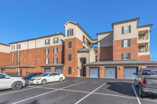 307 Seven Springs Way Apt 301, Brentwood, TN 37027