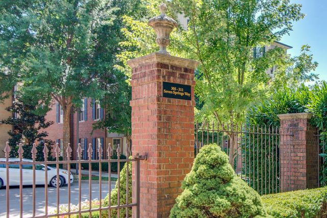 307 Seven Springs Way Apt 301, Brentwood, TN 37027