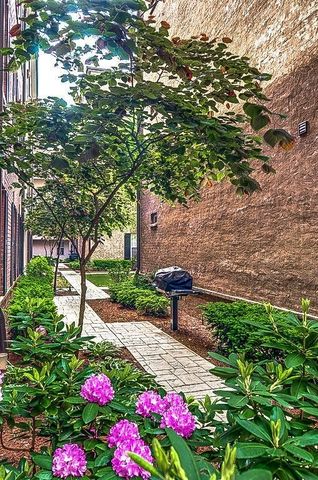 307 Seven Springs Way Apt 301, Brentwood, TN 37027