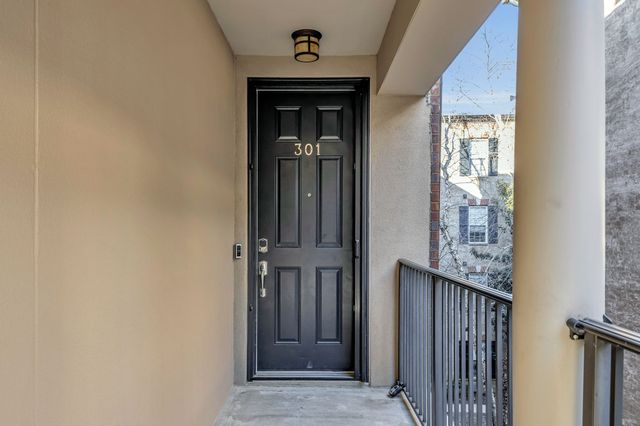 307 Seven Springs Way Apt 301, Brentwood, TN 37027