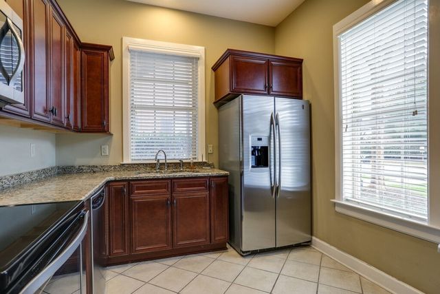 307 Seven Springs Way Apt 301, Brentwood, TN 37027