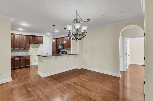 307 Seven Springs Way Apt 301, Brentwood, TN 37027