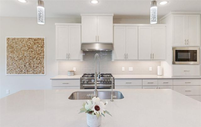 10 Bermuda Circle, Montgomery, TX 77356