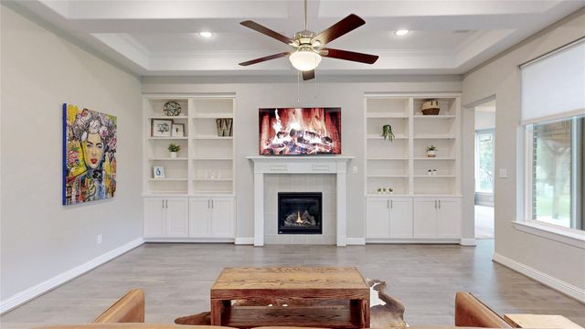 10 Bermuda Circle, Montgomery, TX 77356