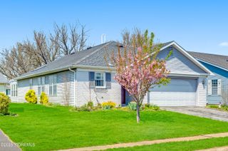 3 Everest Drive N, Brick, NJ 08724