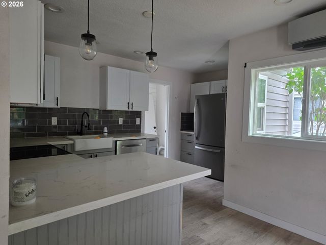 5711 Se 123RD Ave, Portland, OR 97236