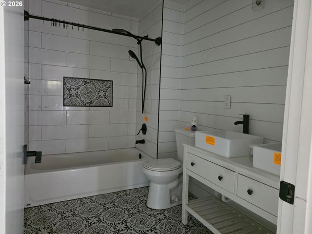 5711 Se 123RD Ave, Portland, OR 97236