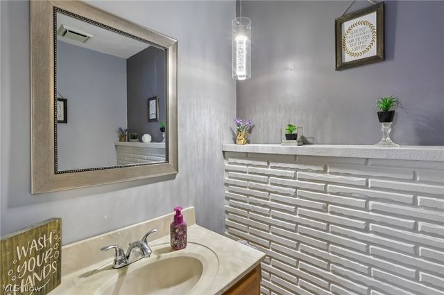 23956 Fairlawn Drive, North Olmsted, OH 44070