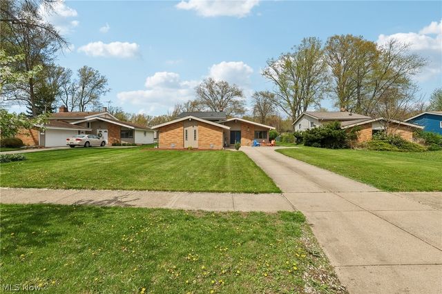 23956 Fairlawn Drive, North Olmsted, OH 44070