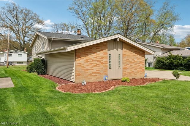 23956 Fairlawn Drive, North Olmsted, OH 44070