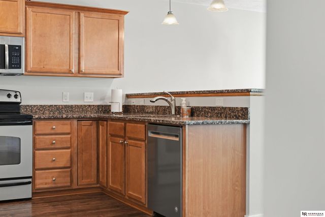 1770 N 177th Plaza, Omaha, NE 68118