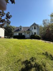1307 Sun Valley Rd, Clarksville, TN 37040