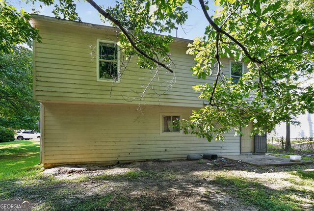 805 Greenhedge Drive, Stone Mountain, GA 30088