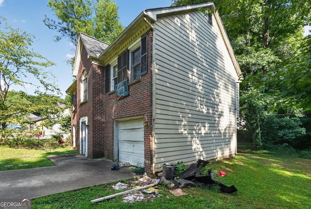 805 Greenhedge Drive, Stone Mountain, GA 30088