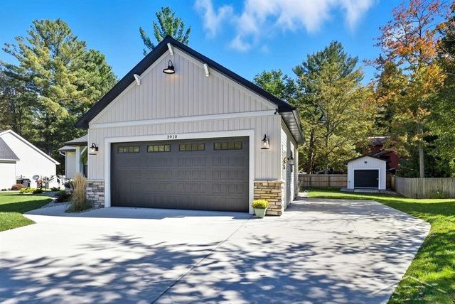 3910 Plumtree Lane, Midland, MI 48642