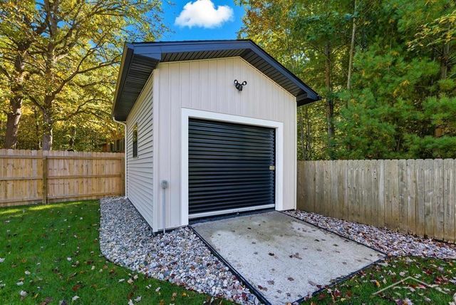 3910 Plumtree Lane, Midland, MI 48642