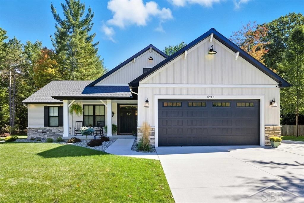 3910 Plumtree Lane, Midland, MI 48642