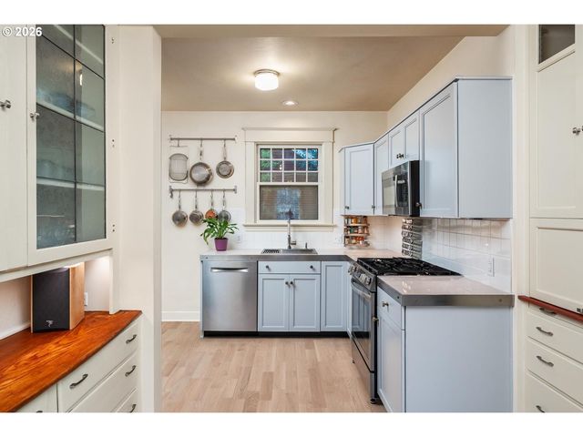 1332 Se 44TH Ave, Portland, OR 97215