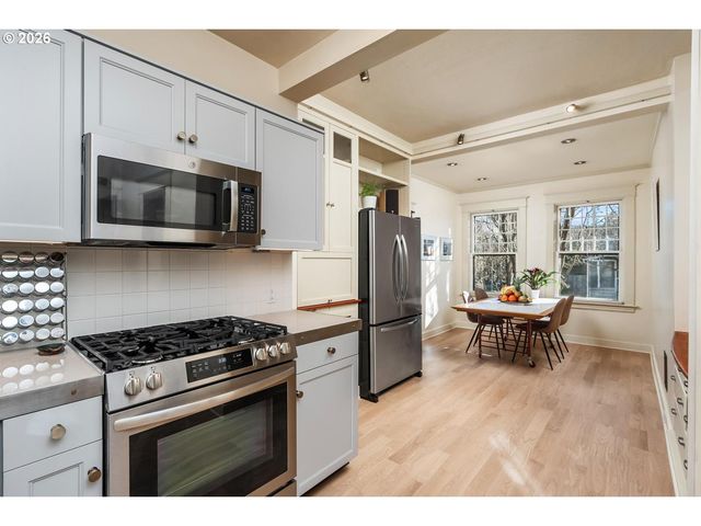 1332 Se 44TH Ave, Portland, OR 97215