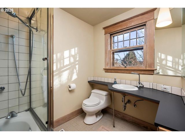 1332 Se 44TH Ave, Portland, OR 97215