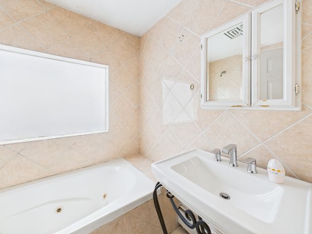 5024 S Lockwood Avenue, Chicago, IL 60638