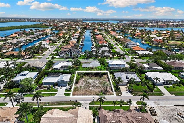 574 Tigertail CT, Marco Island, FL 34145