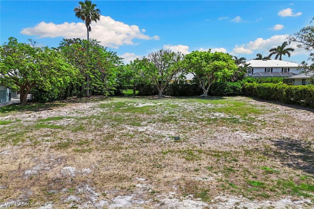 574 Tigertail CT, Marco Island, FL 34145