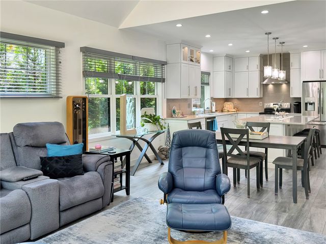 17 Red Feather Trail N, South Kingstown, RI 02879
