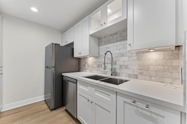 2829 Timmons Lane 195, Houston, TX 77027