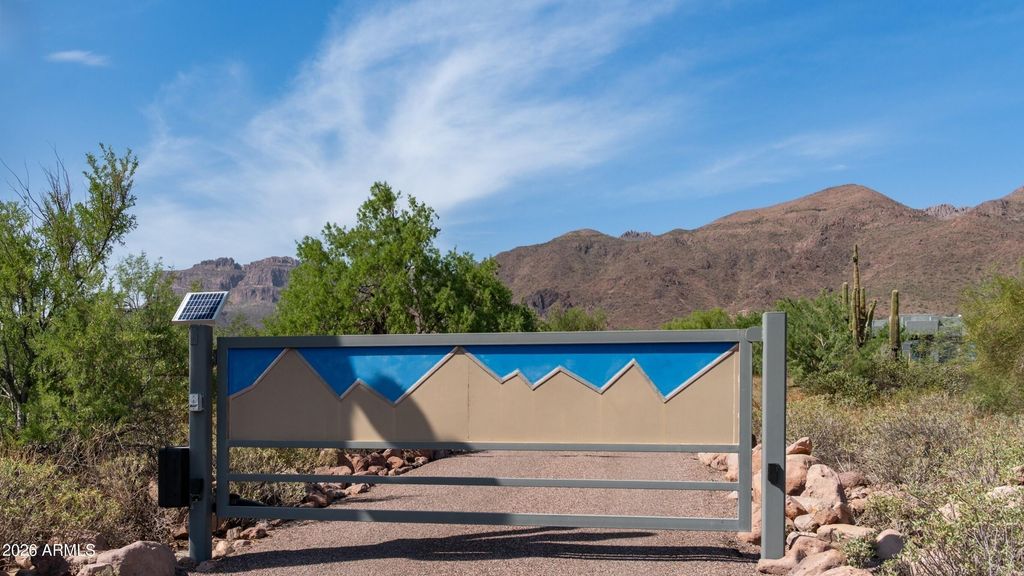 2421 S RAINBOWS END --, Gold Canyon, AZ 85118 — photo 2