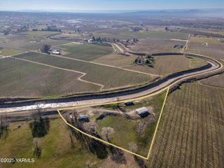 776 Highland Dr, Zillah, WA 98953