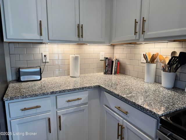 8815 Vision Pl, Louisville, KY 40229