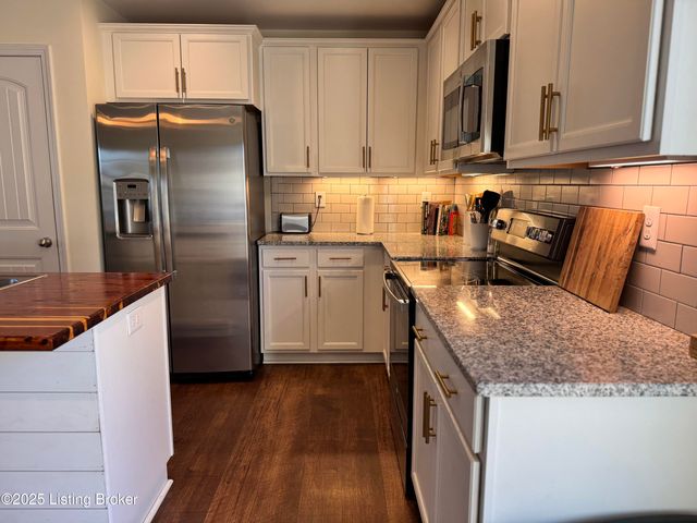 8815 Vision Pl, Louisville, KY 40229