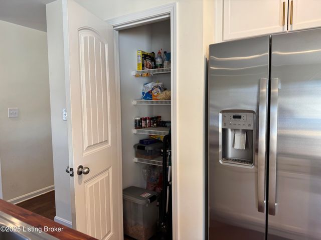 8815 Vision Pl, Louisville, KY 40229