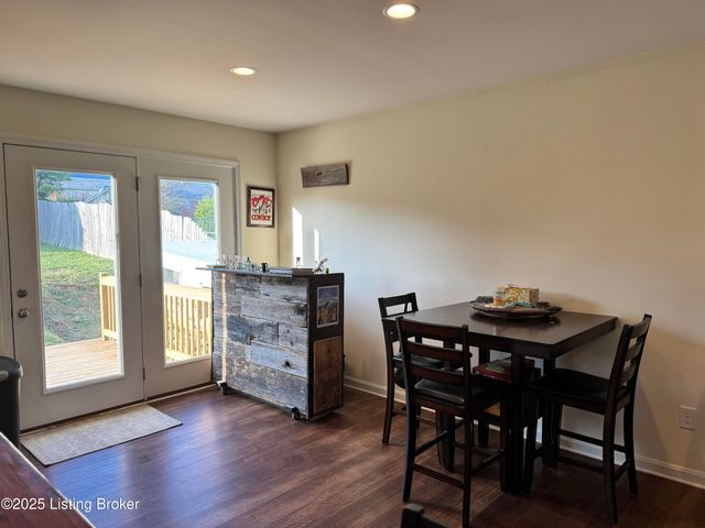 8815 Vision Pl, Louisville, KY 40229