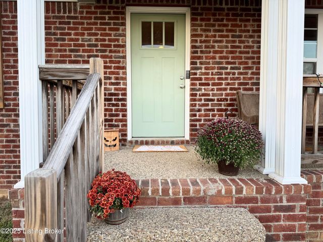 8815 Vision Pl, Louisville, KY 40229
