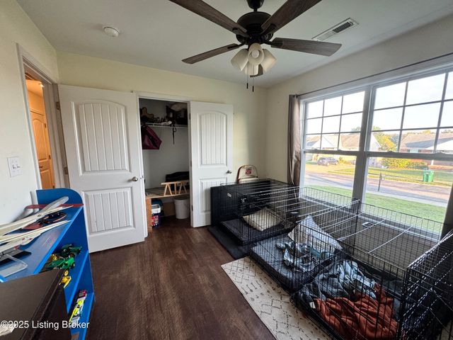 8815 Vision Pl, Louisville, KY 40229