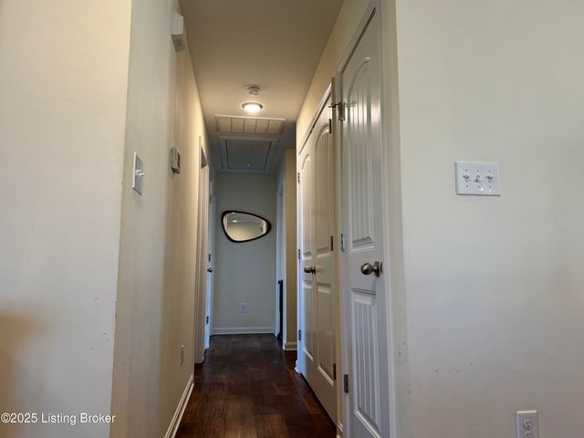 8815 Vision Pl, Louisville, KY 40229
