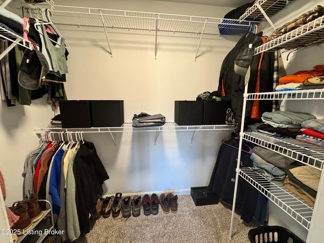 8815 Vision Pl, Louisville, KY 40229